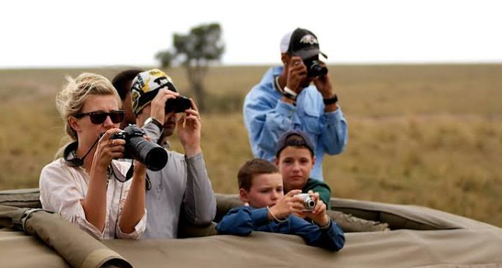WHY CHOOSE A GROUP SAFARI IN UGANDA