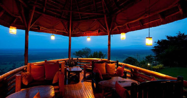 dinner set at mweya safari lodge