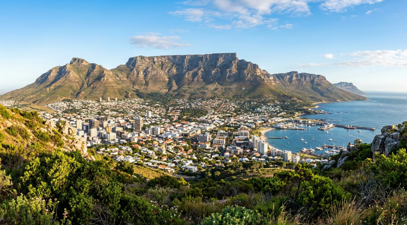 Cape Town Travel Guide – Table Mountain overlooking Cape Town
